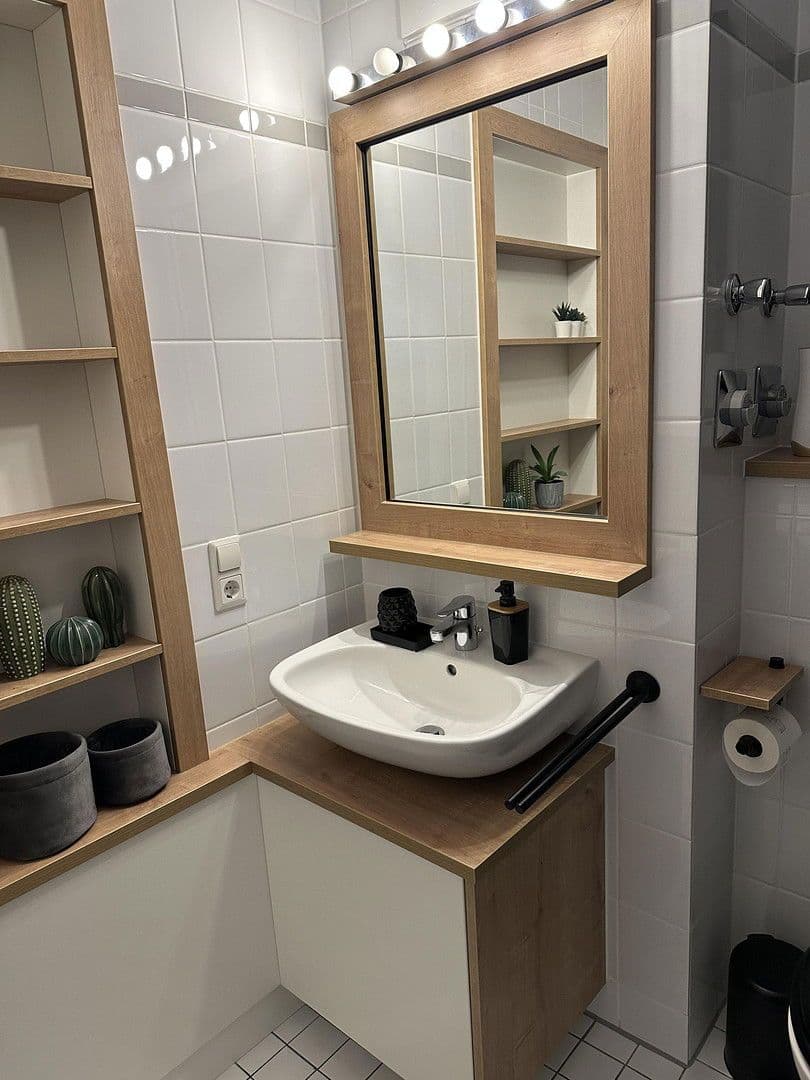 Prenájom bytu 2-izbový 42 m², Erich-Weinertstr. 139a, Berlin, Berlín Prenájom bytu 2-izbový 42 m², Erich-Weinertstr. 139a, Berlin, Berlín