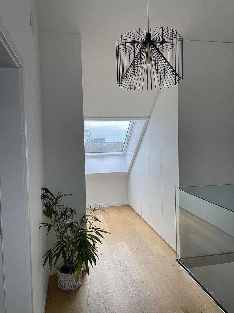 Prenájom bytu 6-izbový 226 m², Renningen, Bádensko-Wurttembersko Prenájom bytu 6-izbový 226 m², Renningen, Bádensko-Wurttembersko