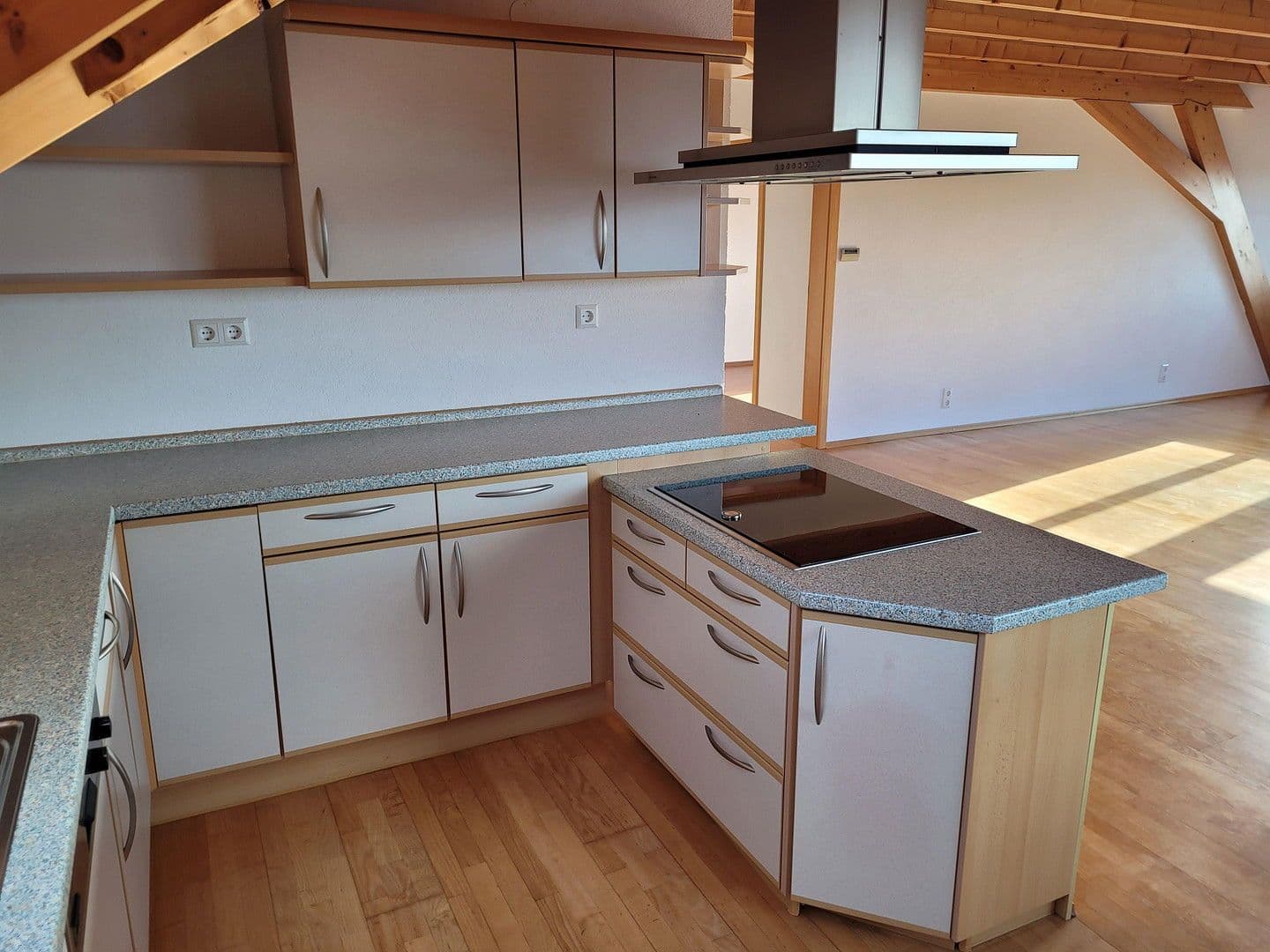 Prenájom bytu 4-izbový 130 m², Laufenburg (Baden), Bádensko-Wurttembersko Prenájom bytu 4-izbový 130 m², Laufenburg (Baden), Bádensko-Wurttembersko