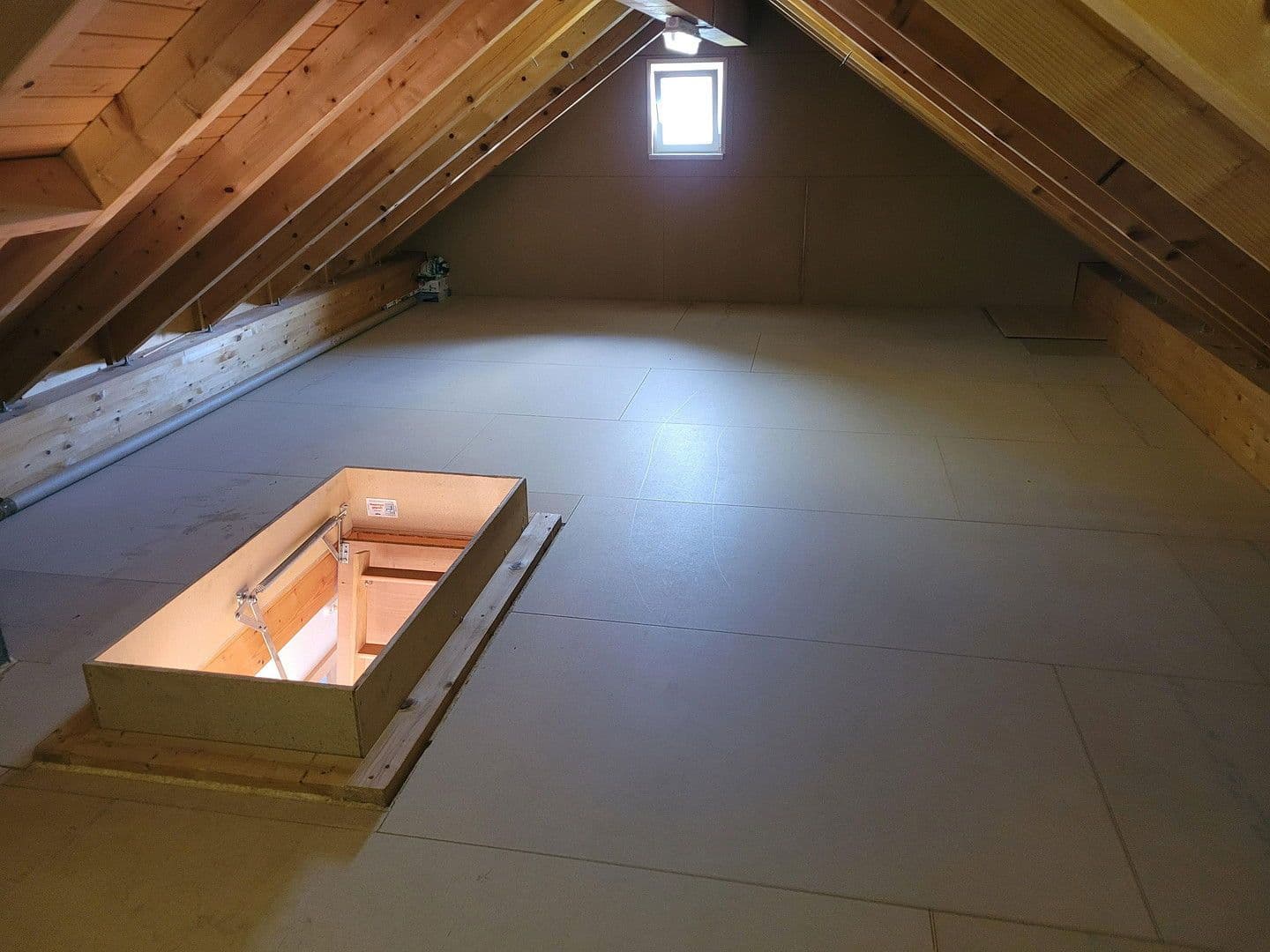 Prenájom bytu 4-izbový 130 m², Laufenburg (Baden), Bádensko-Wurttembersko Prenájom bytu 4-izbový 130 m², Laufenburg (Baden), Bádensko-Wurttembersko