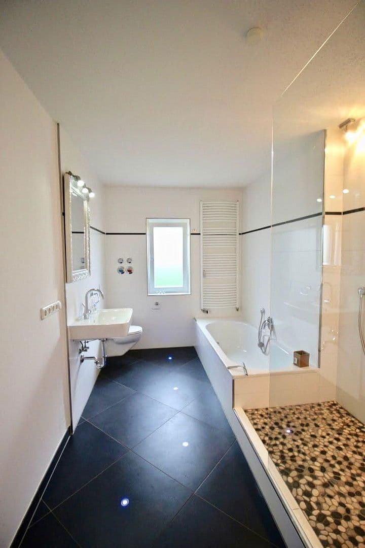 Prenájom bytu 3-izbový 109 m², Hochederstraße 9, München, Bavorsko Prenájom bytu 3-izbový 109 m², Hochederstraße 9, München, Bavorsko