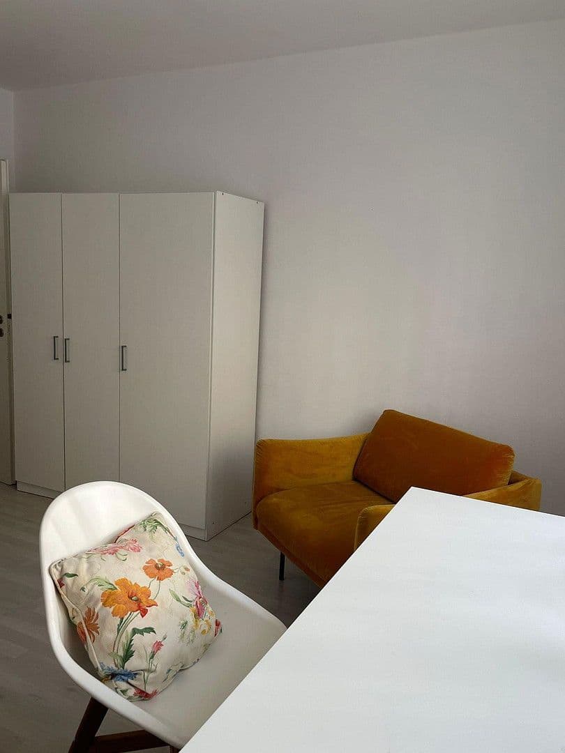 Prenájom bytu 3-izbový 65 m², Richard-Strauss-Str.000000, München, Bavorsko Prenájom bytu 3-izbový 65 m², Richard-Strauss-Str.000000, München, Bavorsko