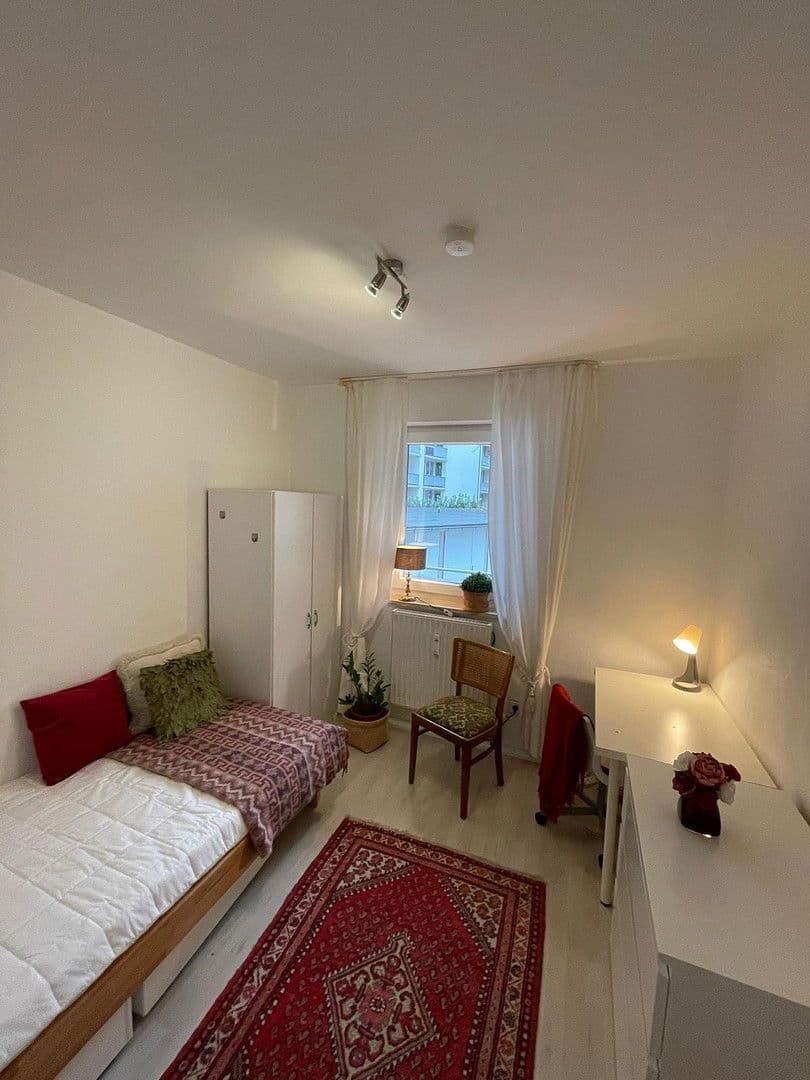 Prenájom bytu 3-izbový 65 m², Richard-Strauss-Str.000000, München, Bavorsko Prenájom bytu 3-izbový 65 m², Richard-Strauss-Str.000000, München, Bavorsko