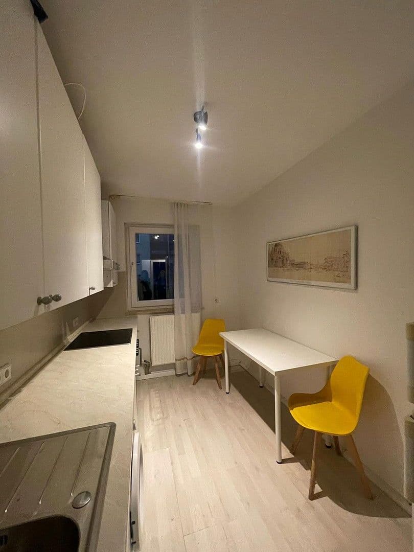 Prenájom bytu 3-izbový 65 m², Richard-Strauss-Str.000000, München, Bavorsko Prenájom bytu 3-izbový 65 m², Richard-Strauss-Str.000000, München, Bavorsko