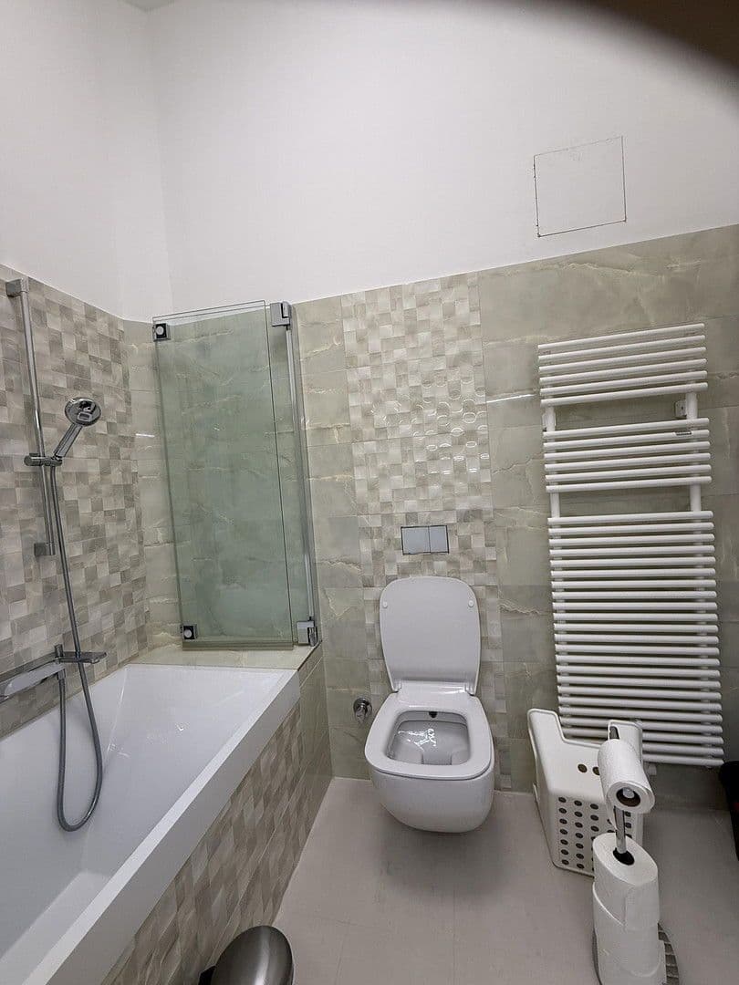 Prenájom bytu 3-izbový 103 m², Berlin, Berlín Prenájom bytu 3-izbový 103 m², Berlin, Berlín