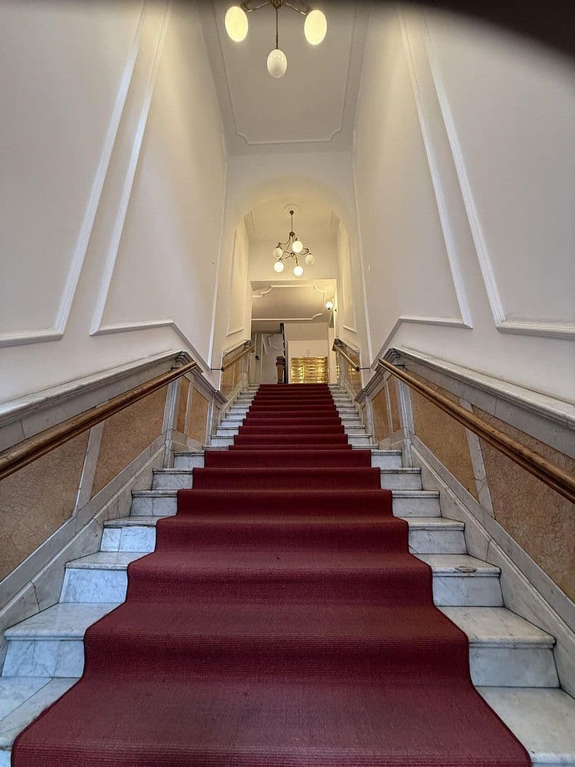 Prenájom bytu 3-izbový 103 m², Berlin, Berlín Prenájom bytu 3-izbový 103 m², Berlin, Berlín