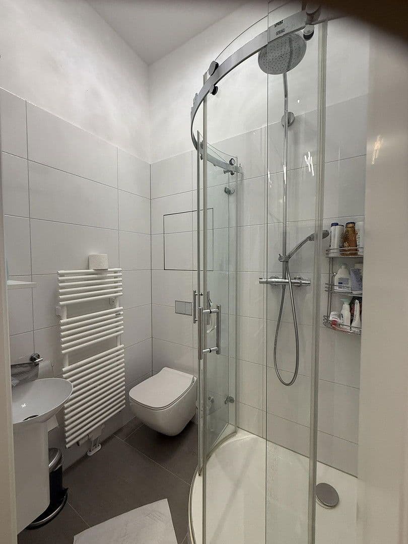 Prenájom bytu 3-izbový 103 m², Berlin, Berlín Prenájom bytu 3-izbový 103 m², Berlin, Berlín