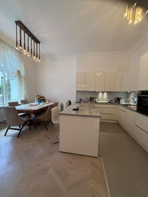 Prenájom bytu 3-izbový 103 m², Berlin, Berlín Prenájom bytu 3-izbový 103 m², Berlin, Berlín