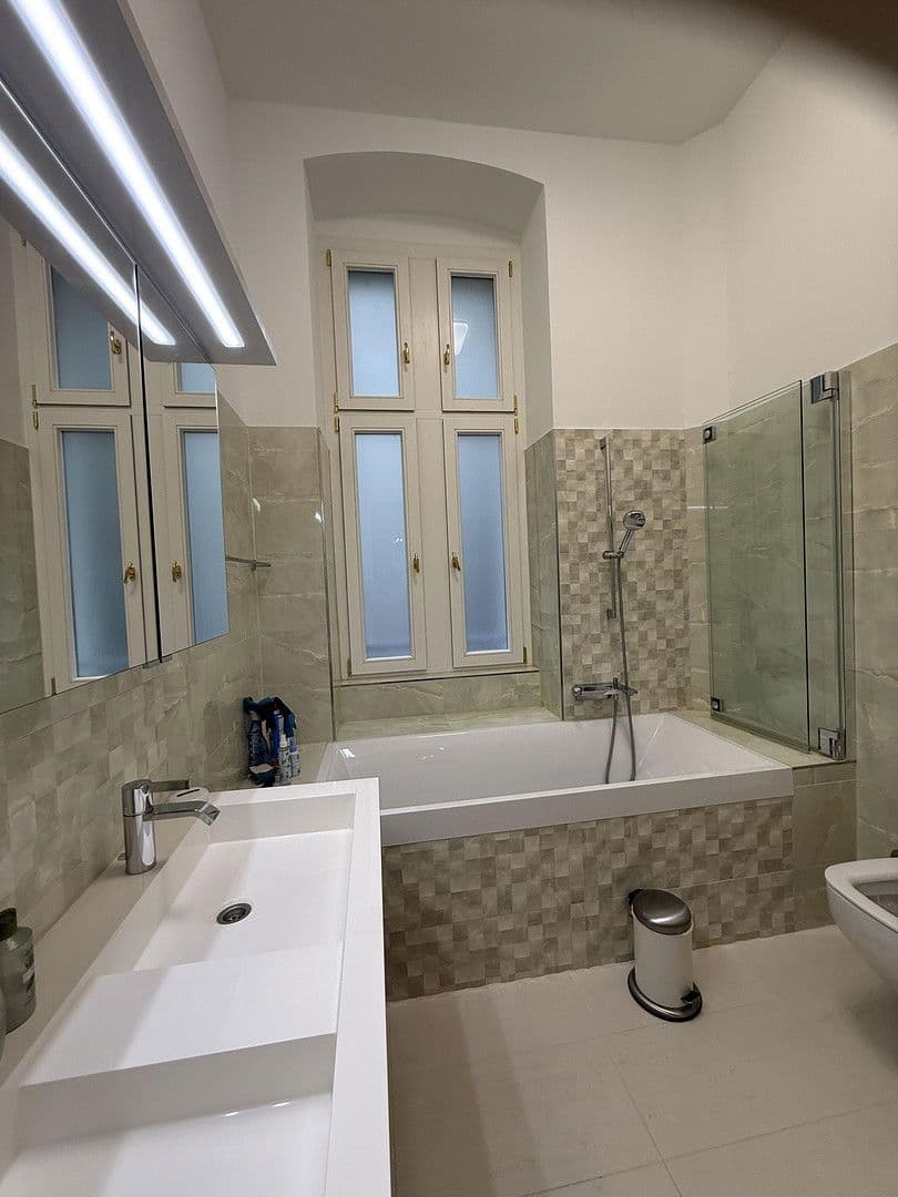 Prenájom bytu 3-izbový 103 m², Berlin, Berlín Prenájom bytu 3-izbový 103 m², Berlin, Berlín