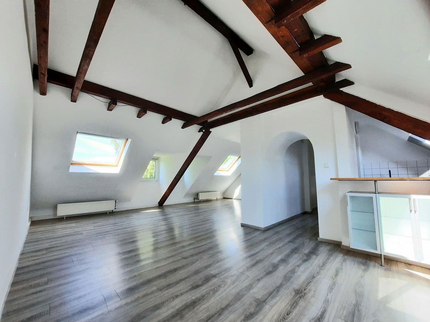 Prenájom bytu 3-izbový 83 m², Meerbusch, Severné Porýnie - Westfálsko Prenájom bytu 3-izbový 83 m², Meerbusch, Severné Porýnie - Westfálsko