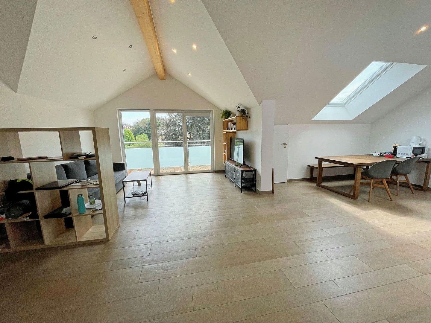 Prenájom bytu 2-izbový 80 m², München, Bavorsko Prenájom bytu 2-izbový 80 m², München, Bavorsko