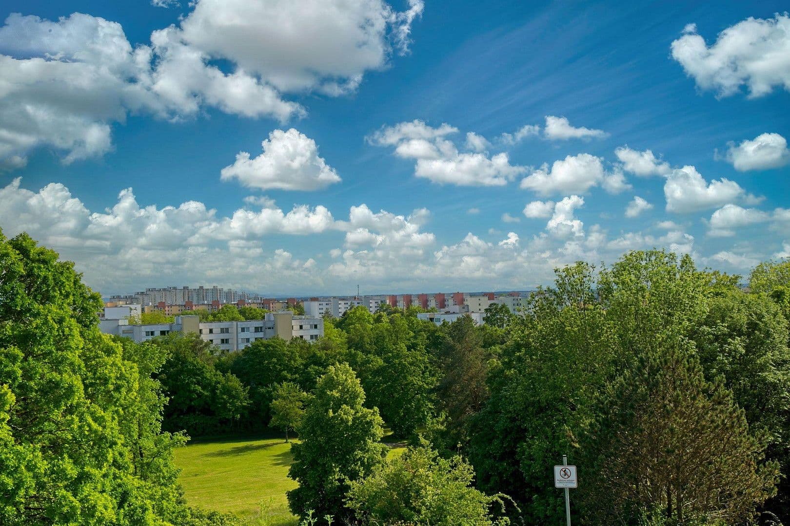 Prenájom bytu 2-izbový 80 m², München, Bavorsko Prenájom bytu 2-izbový 80 m², München, Bavorsko