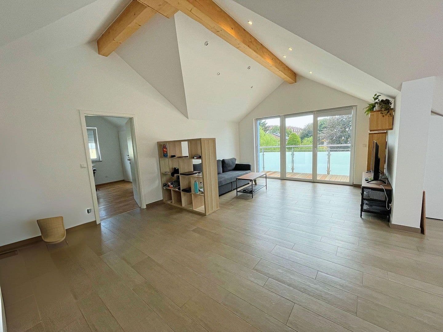 Prenájom bytu 2-izbový 80 m², München, Bavorsko Prenájom bytu 2-izbový 80 m², München, Bavorsko