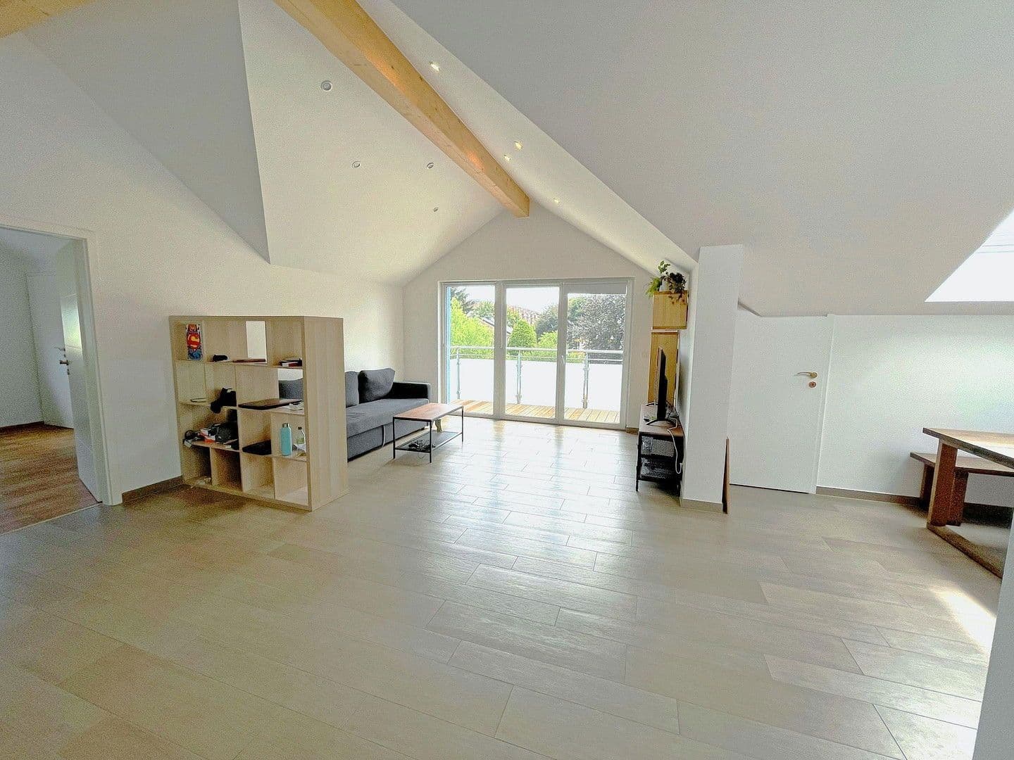 Prenájom bytu 2-izbový 80 m², München, Bavorsko Prenájom bytu 2-izbový 80 m², München, Bavorsko