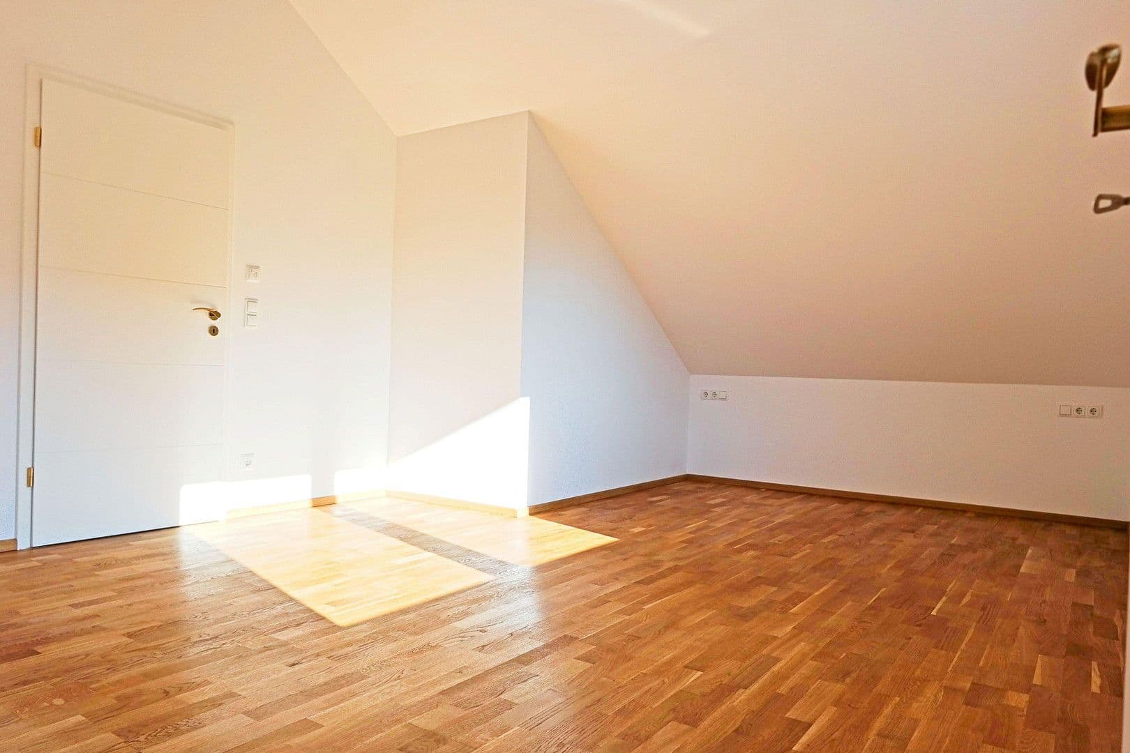 Prenájom bytu 2-izbový 80 m², München, Bavorsko Prenájom bytu 2-izbový 80 m², München, Bavorsko