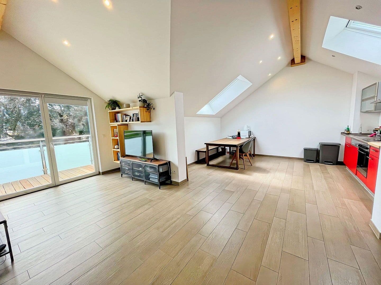 Prenájom bytu 2-izbový 80 m², München, Bavorsko Prenájom bytu 2-izbový 80 m², München, Bavorsko