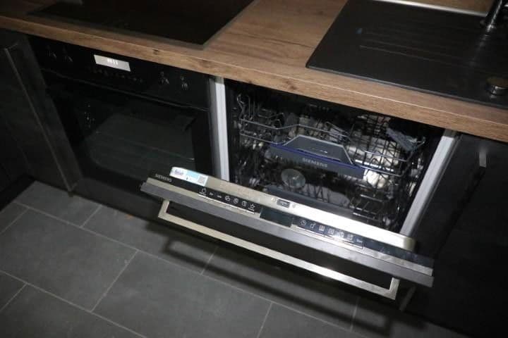 Prenájom bytu 4-izbový 160 m², Hürth, Severné Porýnie - Westfálsko Prenájom bytu 4-izbový 160 m², Hürth, Severné Porýnie - Westfálsko