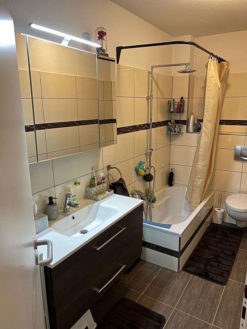 Prenájom bytu 3-izbový 90 m², Bammental, Bádensko-Wurttembersko Prenájom bytu 3-izbový 90 m², Bammental, Bádensko-Wurttembersko