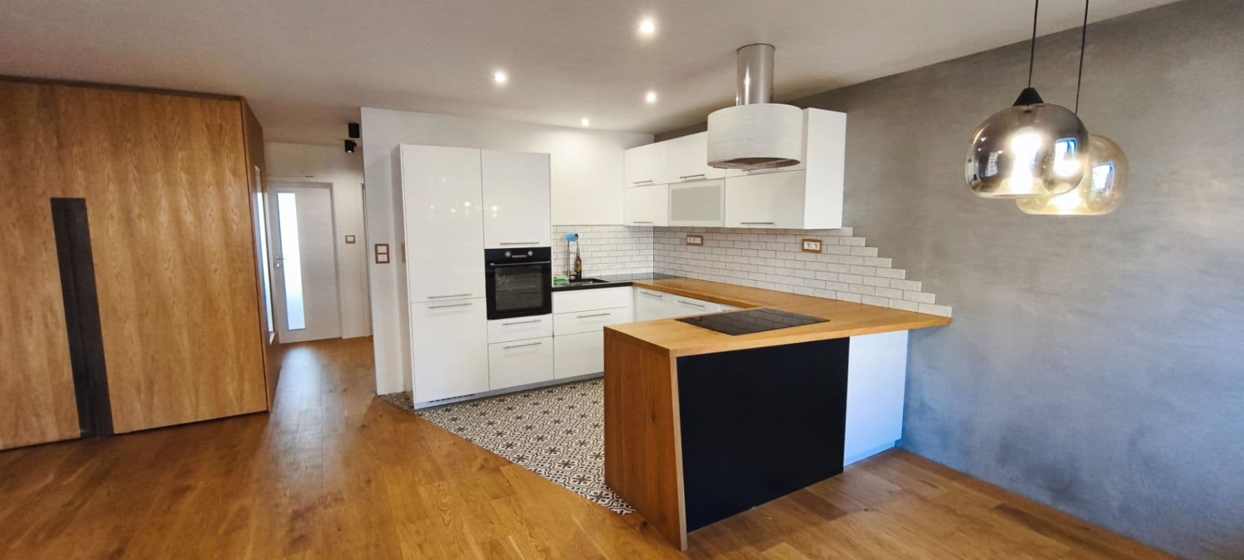 Prenájom bytu 3-izbový 72 m², U Vlečky, Praha, Praha Prenájom bytu 3-izbový 72 m², U Vlečky, Praha, Praha