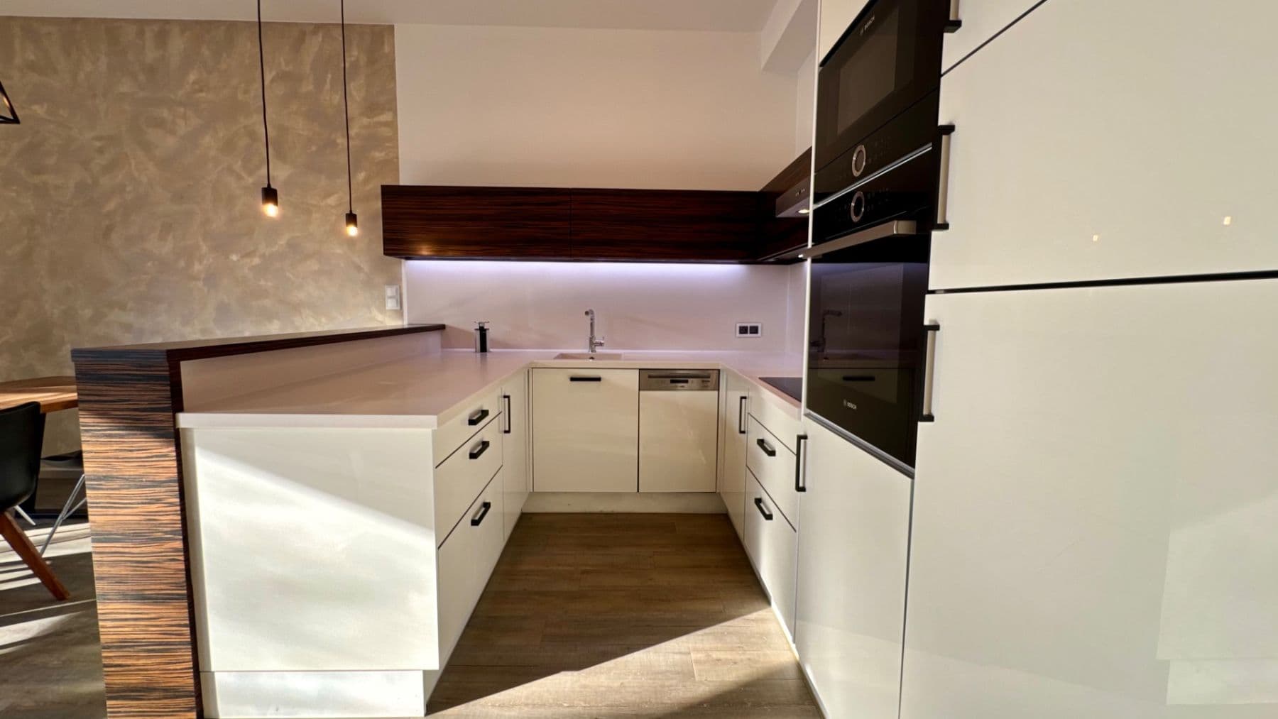 Prenájom bytu 3-izbový 95 m², Račiněveská, Praha, Praha Prenájom bytu 3-izbový 95 m², Račiněveská, Praha, Praha