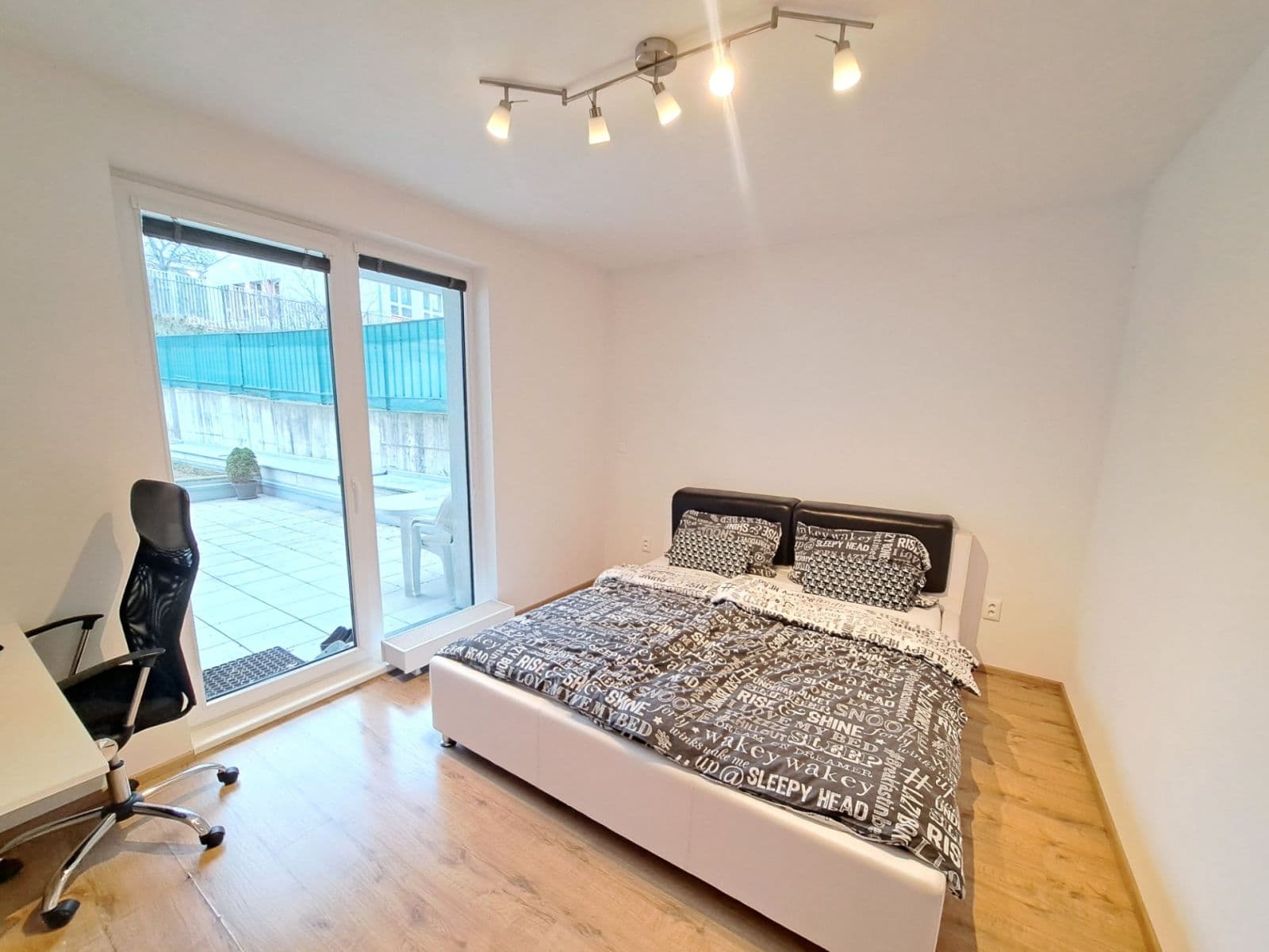 Prenájom bytu 2-izbový 156 m², Francouzská, Brno, Jihomoravský kraj Prenájom bytu 2-izbový 156 m², Francouzská, Brno, Jihomoravský kraj