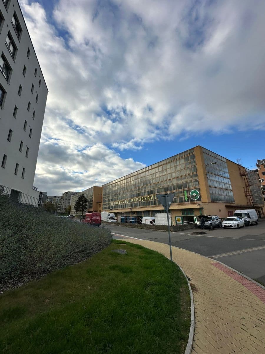 Predaj garáže 18 m², Lovosická, Praha, Praha Predaj garáže 18 m², Lovosická, Praha, Praha