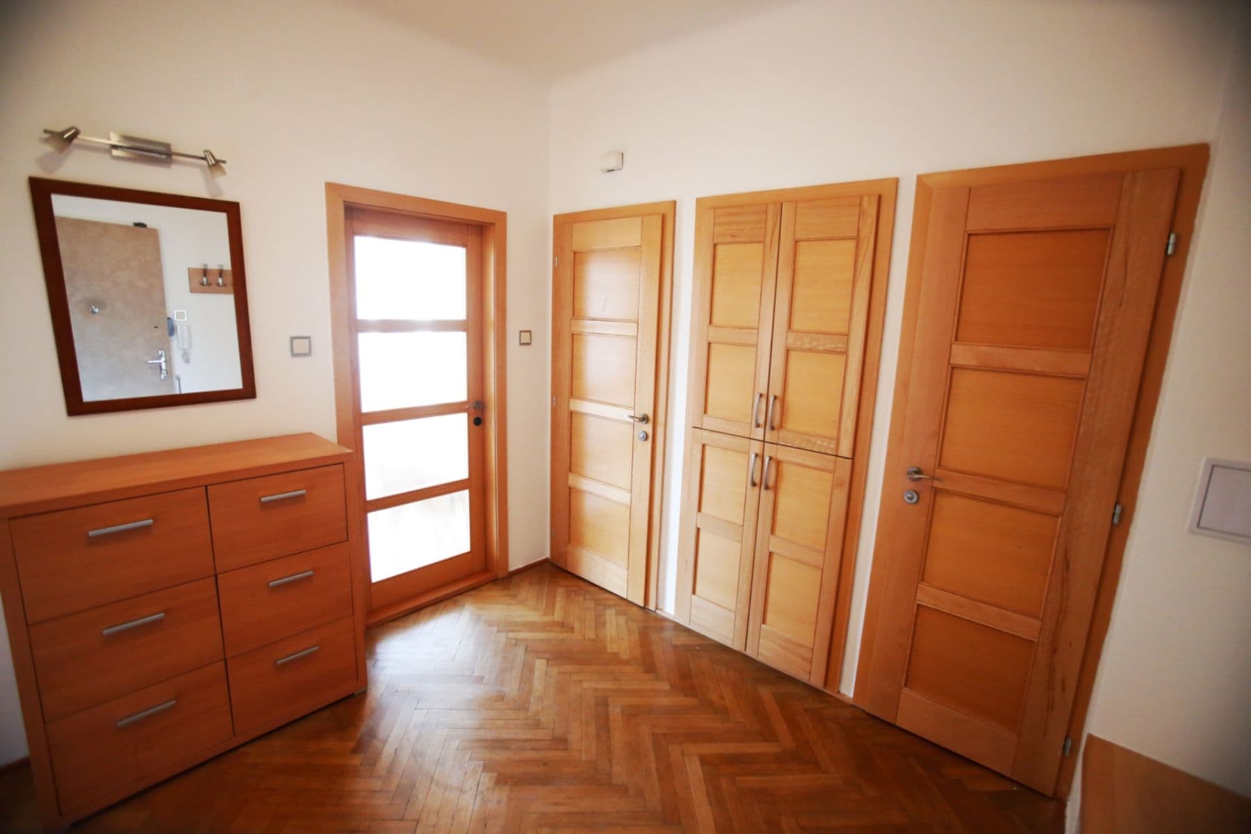 Prenájom bytu 2-izbový 76 m², Lodecká, Praha, Praha Prenájom bytu 2-izbový 76 m², Lodecká, Praha, Praha