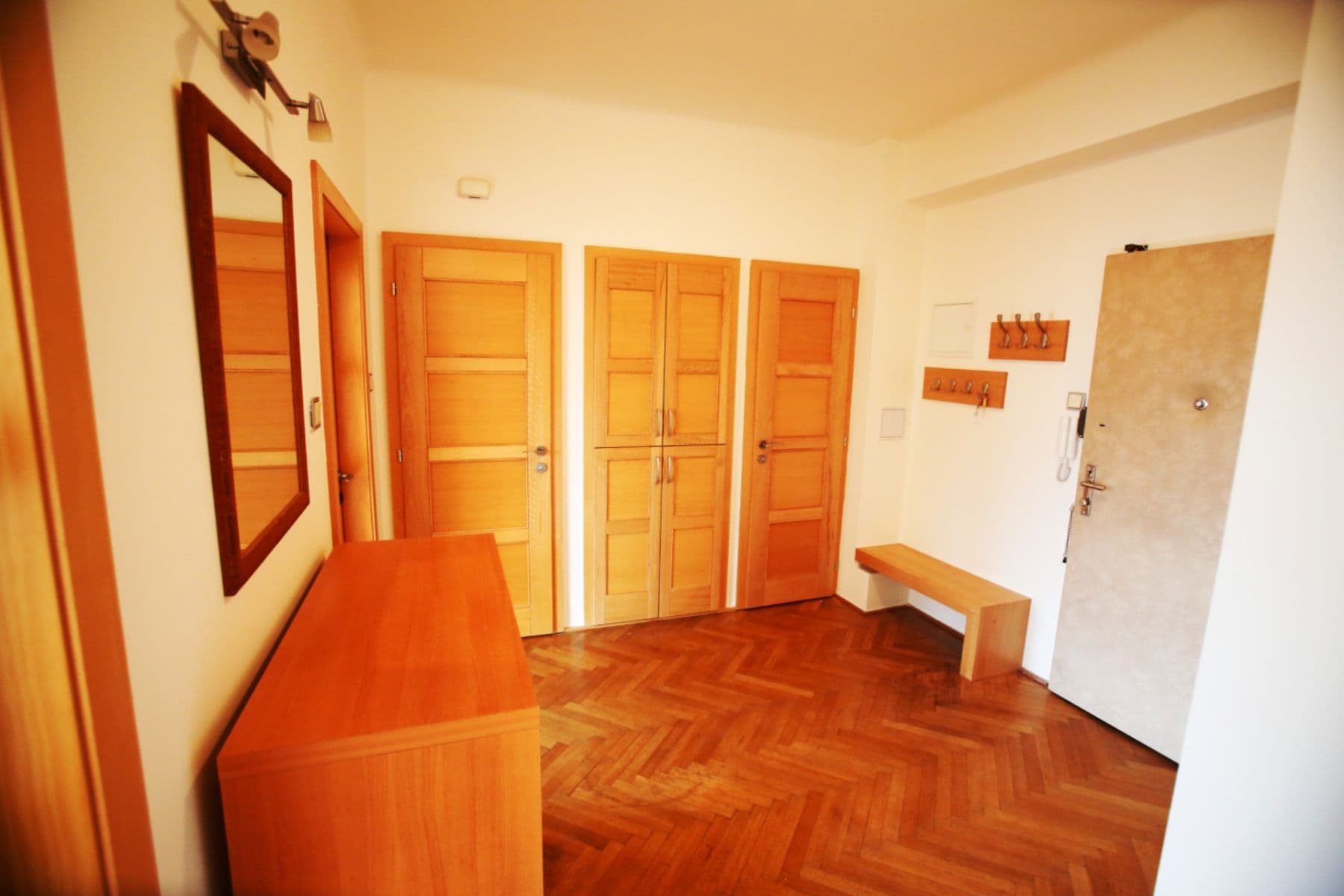 Prenájom bytu 2-izbový 76 m², Lodecká, Praha, Praha Prenájom bytu 2-izbový 76 m², Lodecká, Praha, Praha