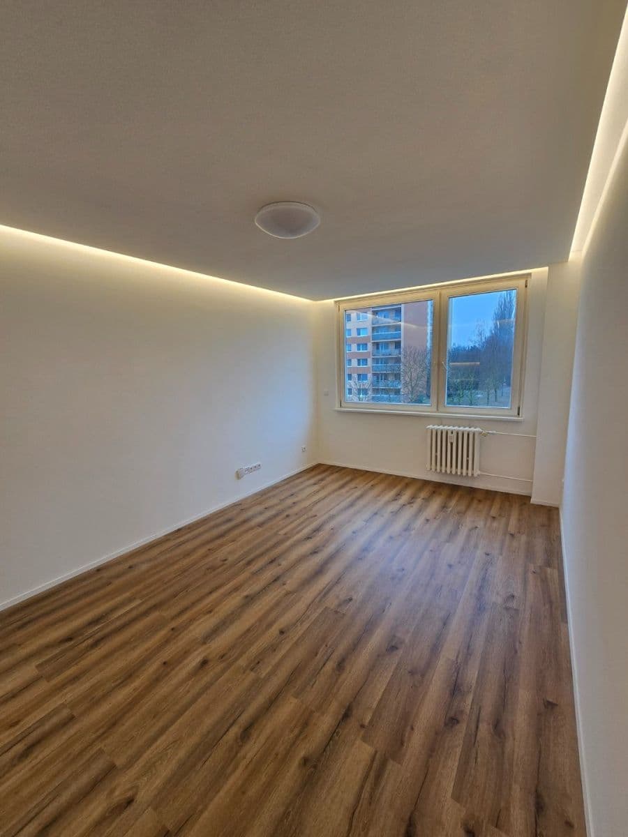 Prenájom bytu 2-izbový 43 m², Ciolkovského, Praha, Praha Prenájom bytu 2-izbový 43 m², Ciolkovského, Praha, Praha