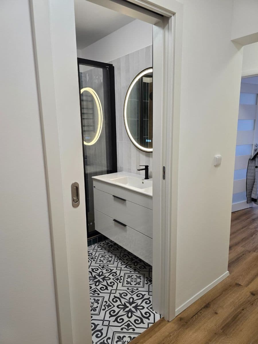 Prenájom bytu 2-izbový 43 m², Ciolkovského, Praha, Praha Prenájom bytu 2-izbový 43 m², Ciolkovského, Praha, Praha