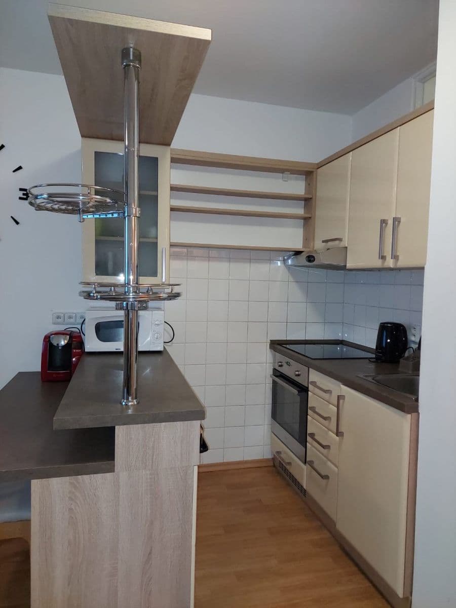 Prenájom bytu 1-izbový 29 m², Šalounova, Praha, Praha Prenájom bytu 1-izbový 29 m², Šalounova, Praha, Praha