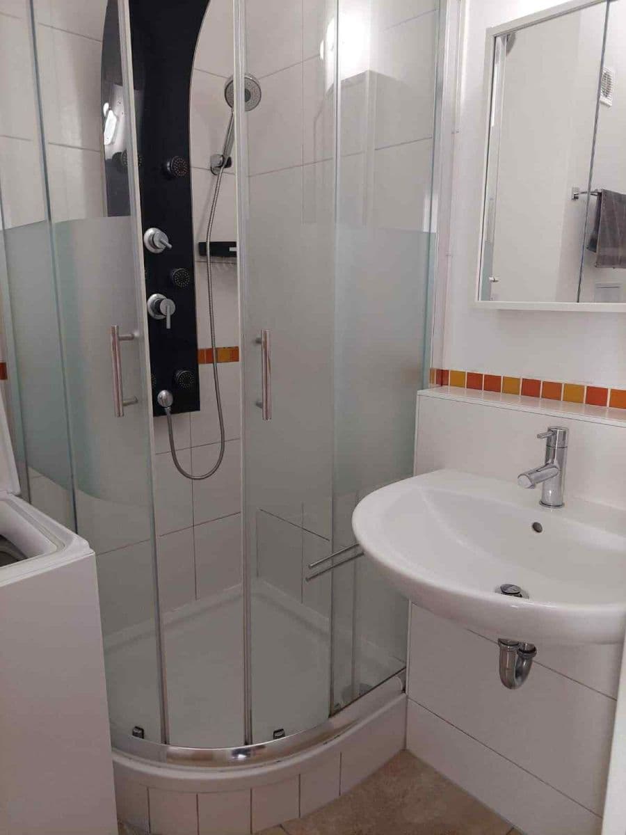 Prenájom bytu 1-izbový 29 m², Šalounova, Praha, Praha Prenájom bytu 1-izbový 29 m², Šalounova, Praha, Praha