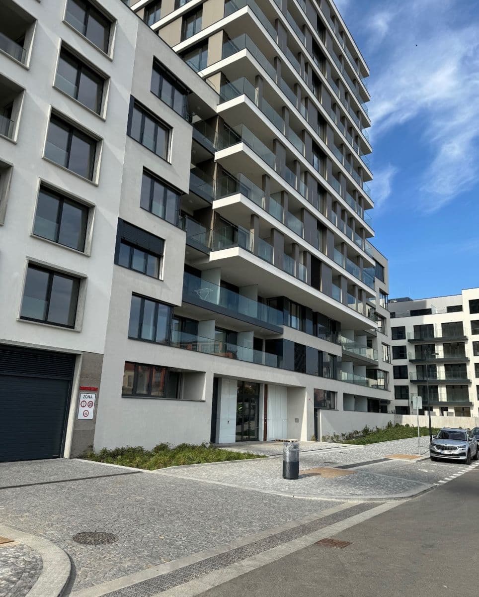 Prenájom garáže 10 m², Šrámkové, Praha, Praha Prenájom garáže 10 m², Šrámkové, Praha, Praha