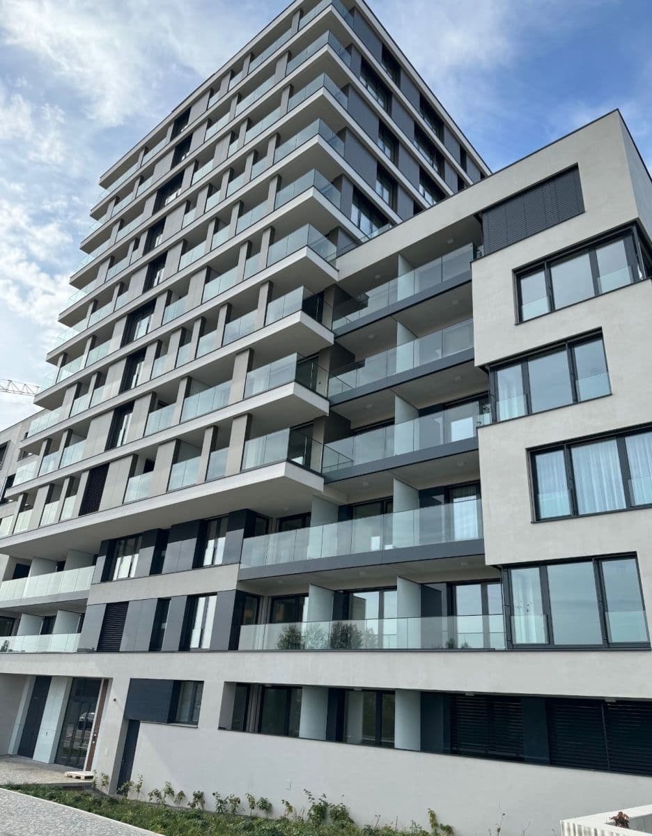 Prenájom garáže 10 m², Šrámkové, Praha, Praha Prenájom garáže 10 m², Šrámkové, Praha, Praha