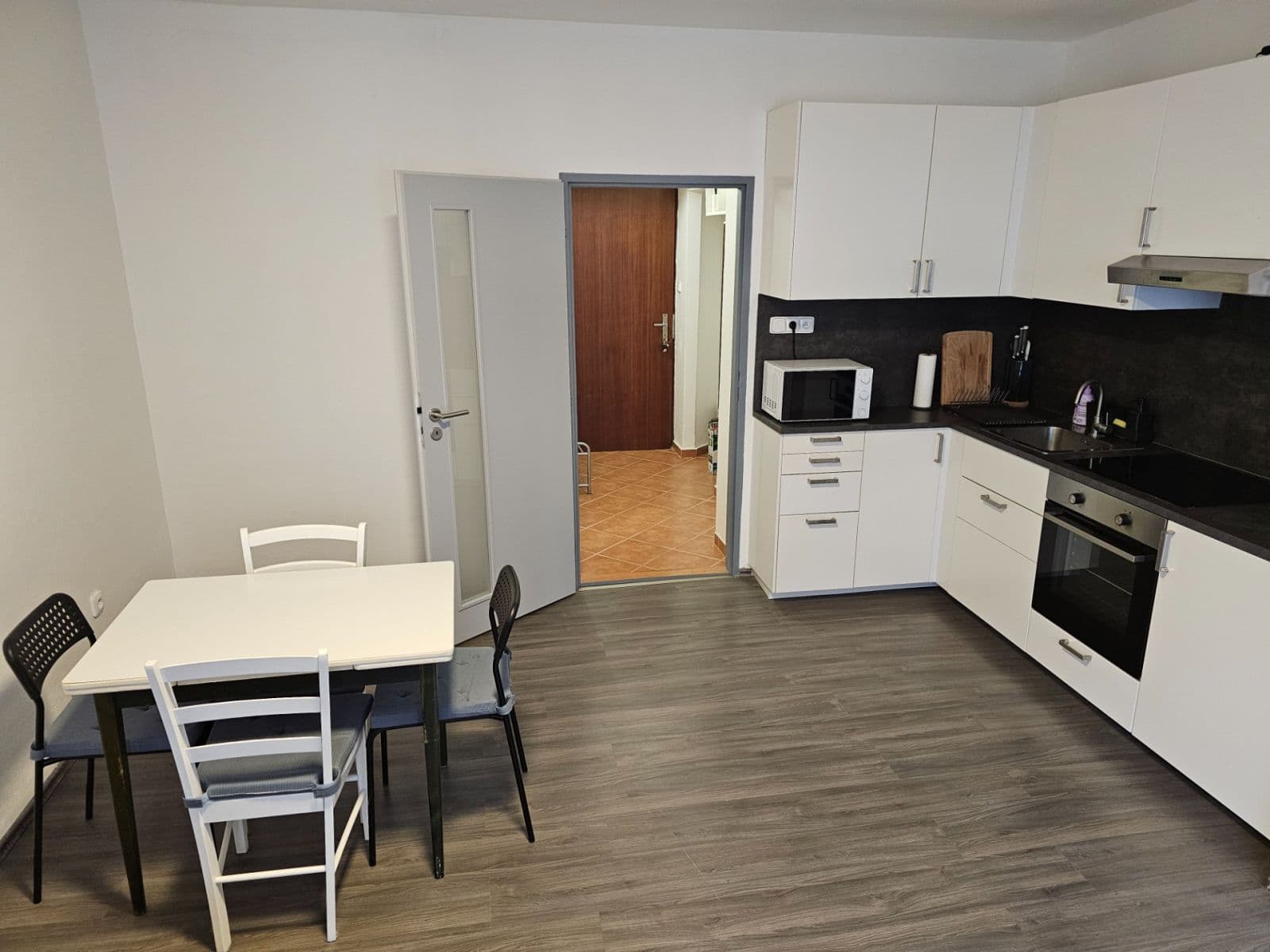 Prenájom bytu 2-izbový 44 m², Krátká, Praha, Praha Prenájom bytu 2-izbový 44 m², Krátká, Praha, Praha