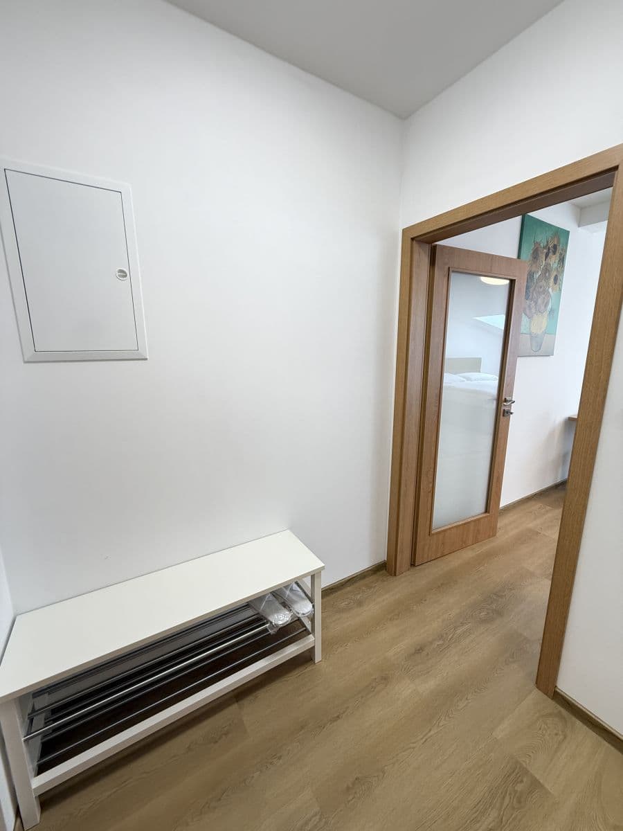 Prenájom bytu 34 m², Zbraslavská, Praha, Praha Prenájom bytu 34 m², Zbraslavská, Praha, Praha