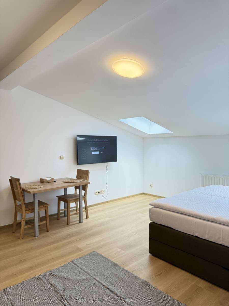 Prenájom bytu 34 m², Zbraslavská, Praha, Praha Prenájom bytu 34 m², Zbraslavská, Praha, Praha