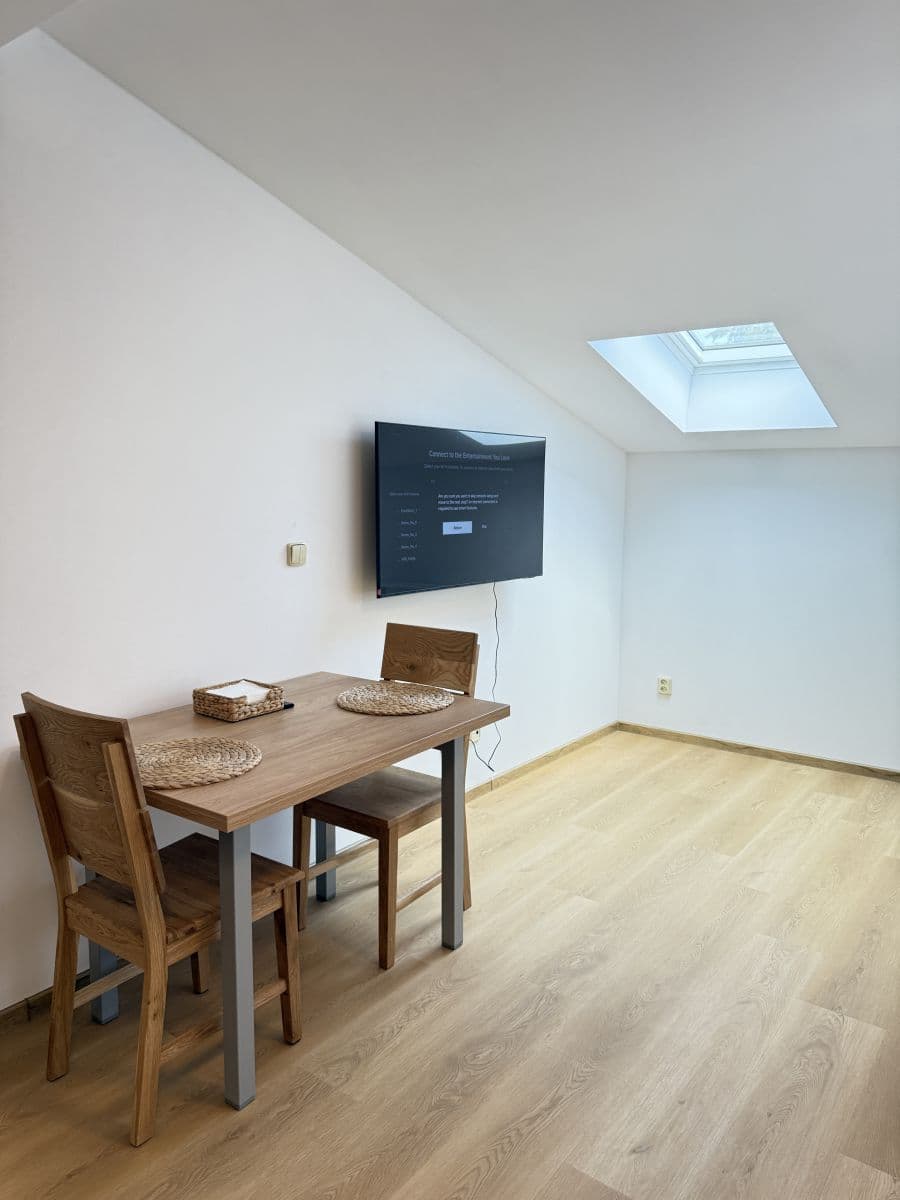 Prenájom bytu 34 m², Zbraslavská, Praha, Praha Prenájom bytu 34 m², Zbraslavská, Praha, Praha