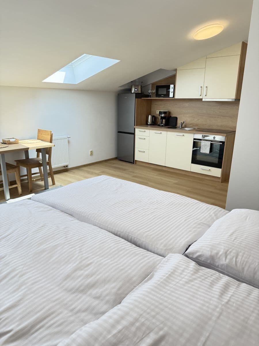 Prenájom bytu 36 m², Zbraslavská, Praha, Praha Prenájom bytu 36 m², Zbraslavská, Praha, Praha