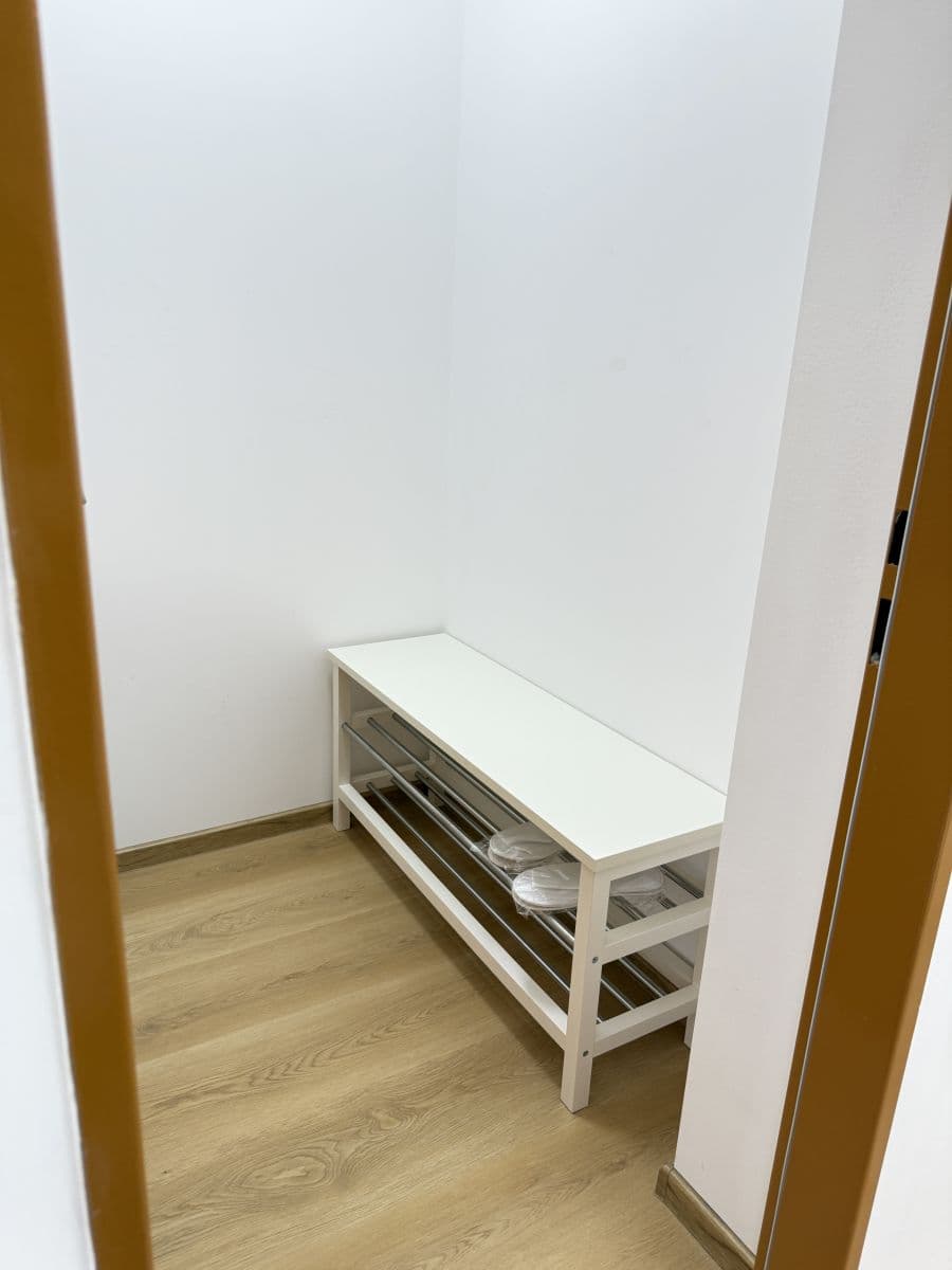 Prenájom bytu 36 m², Zbraslavská, Praha, Praha Prenájom bytu 36 m², Zbraslavská, Praha, Praha