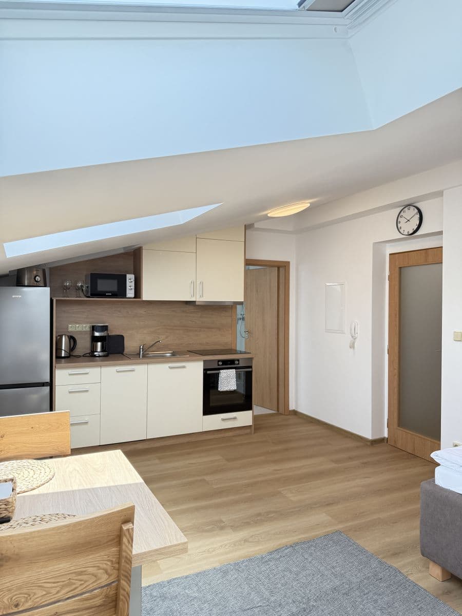 Prenájom bytu 36 m², Zbraslavská, Praha, Praha Prenájom bytu 36 m², Zbraslavská, Praha, Praha