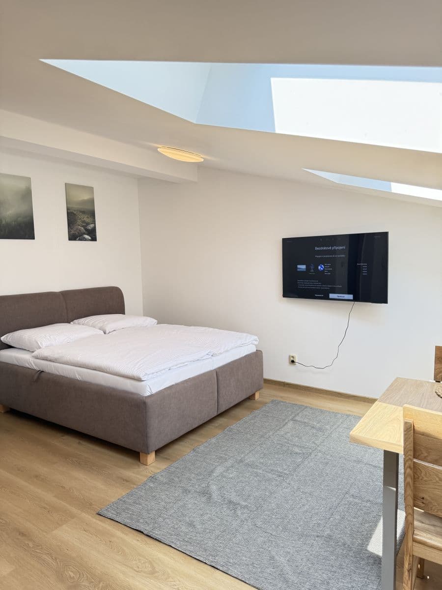 Prenájom bytu 36 m², Zbraslavská, Praha, Praha Prenájom bytu 36 m², Zbraslavská, Praha, Praha