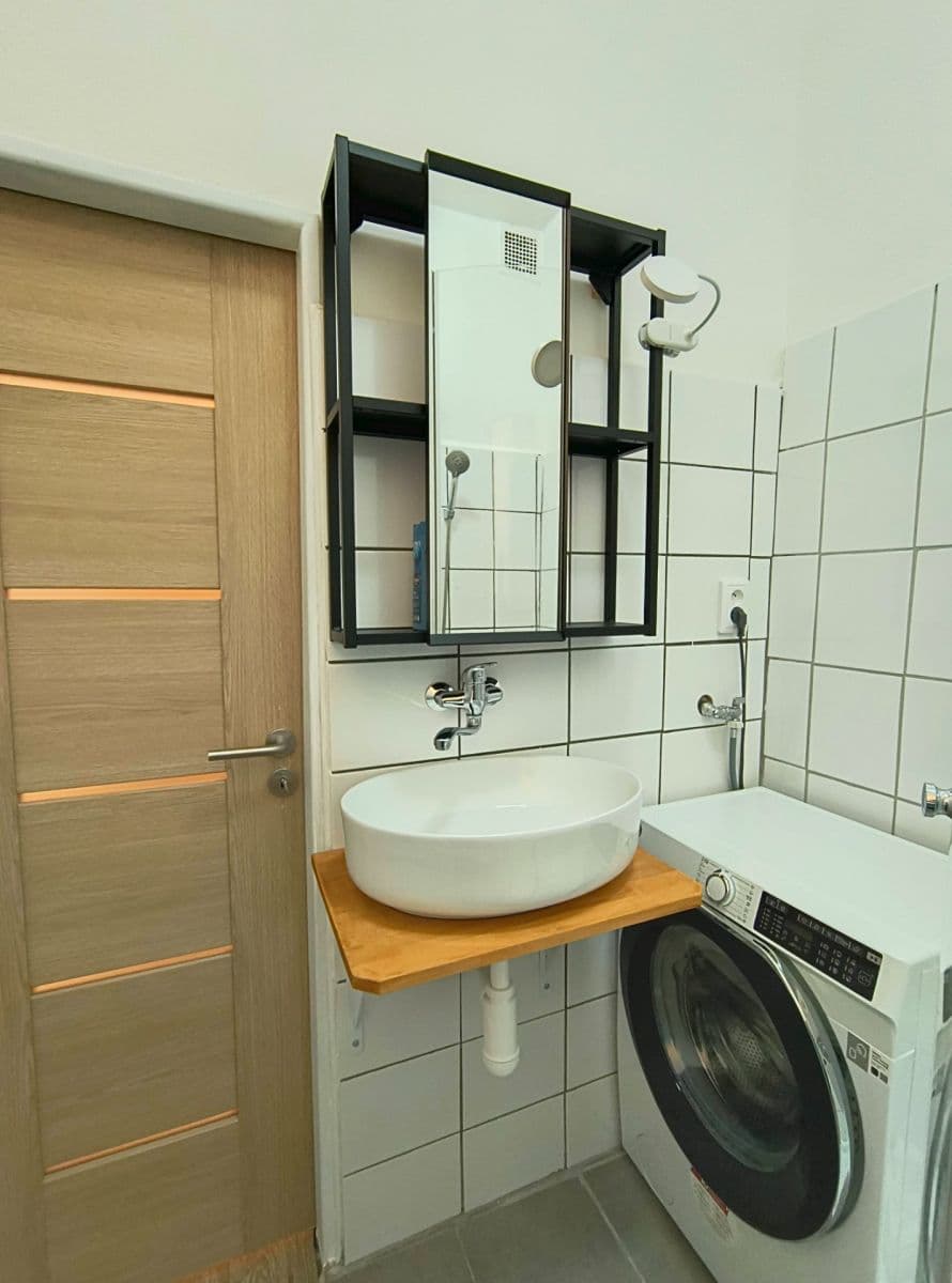 Prenájom bytu 1-izbový 37 m², sídliště 9. května, Nejdek, Karlovarský kraj Prenájom bytu 1-izbový 37 m², sídliště 9. května, Nejdek, Karlovarský kraj