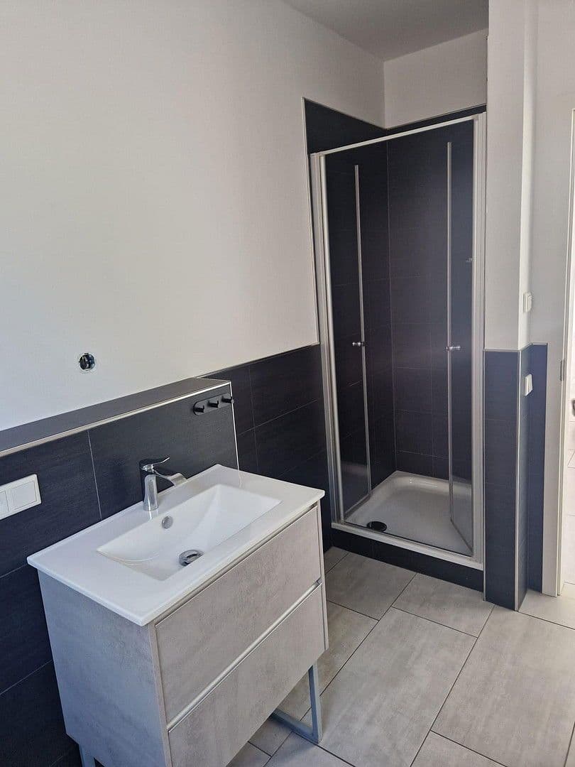 Prenájom bytu 4-izbový 155 m², Grenzach-Wyhlen, Bádensko-Wurttembersko Prenájom bytu 4-izbový 155 m², Grenzach-Wyhlen, Bádensko-Wurttembersko