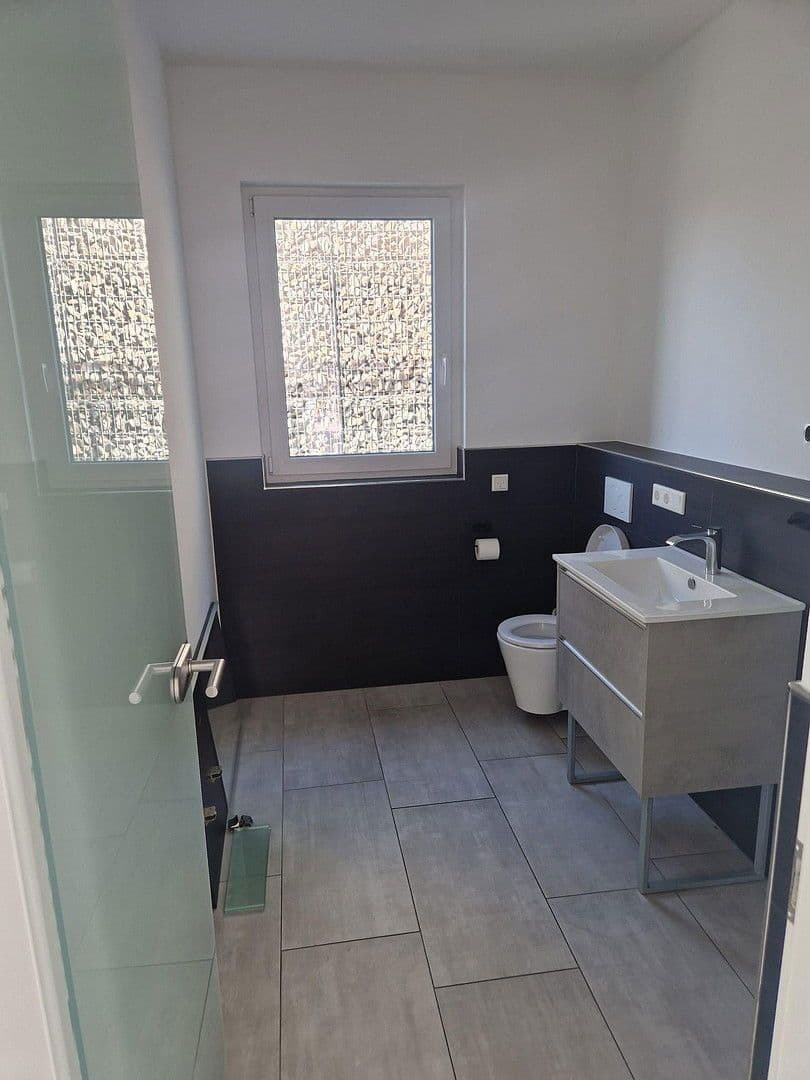 Prenájom bytu 4-izbový 155 m², Grenzach-Wyhlen, Bádensko-Wurttembersko Prenájom bytu 4-izbový 155 m², Grenzach-Wyhlen, Bádensko-Wurttembersko