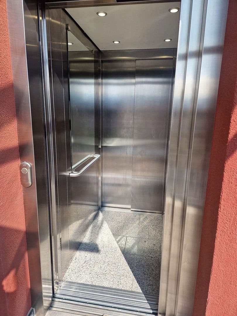 Prenájom bytu 4-izbový 155 m², Grenzach-Wyhlen, Bádensko-Wurttembersko Prenájom bytu 4-izbový 155 m², Grenzach-Wyhlen, Bádensko-Wurttembersko