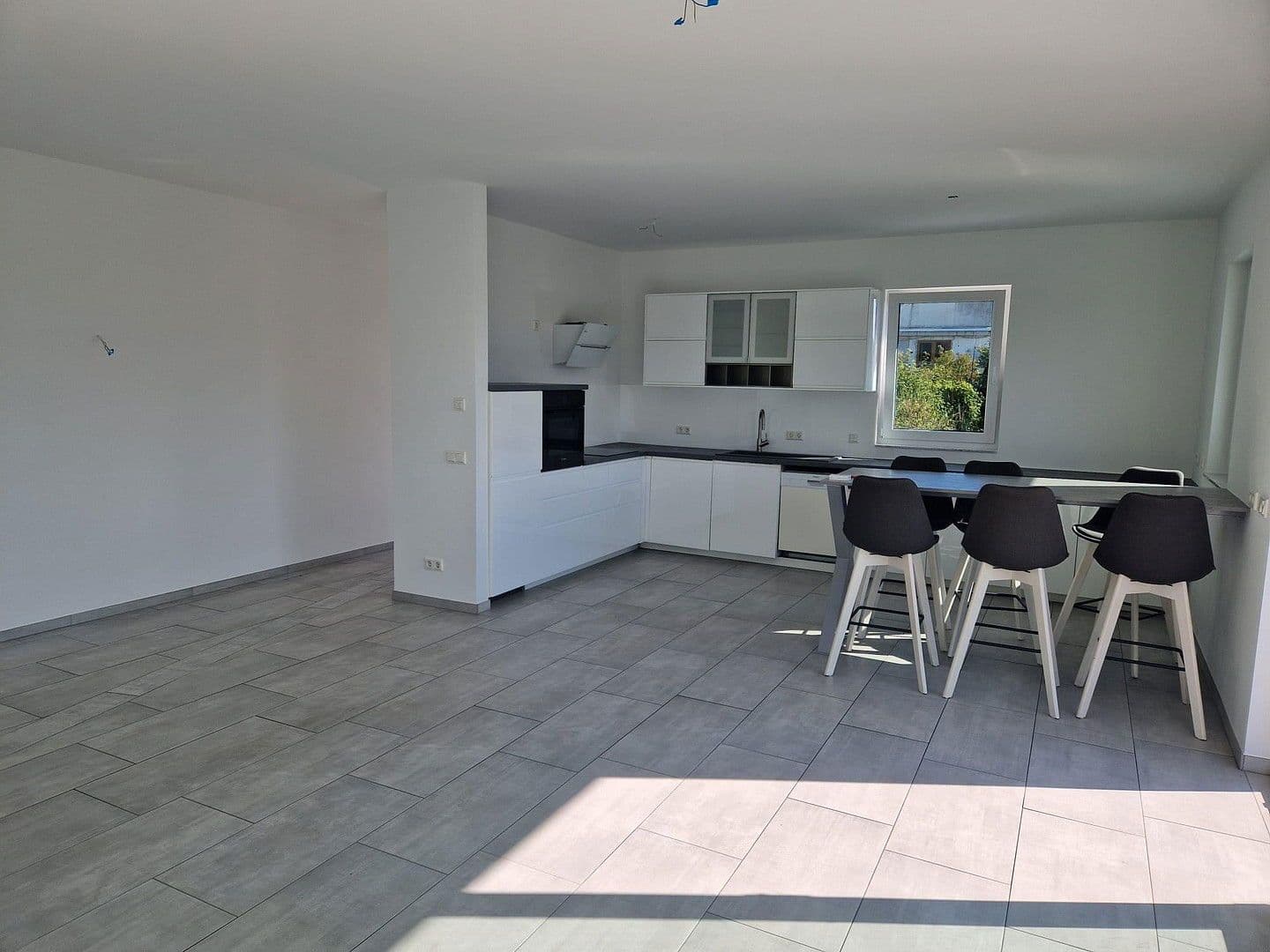 Prenájom bytu 4-izbový 155 m², Grenzach-Wyhlen, Bádensko-Wurttembersko Prenájom bytu 4-izbový 155 m², Grenzach-Wyhlen, Bádensko-Wurttembersko