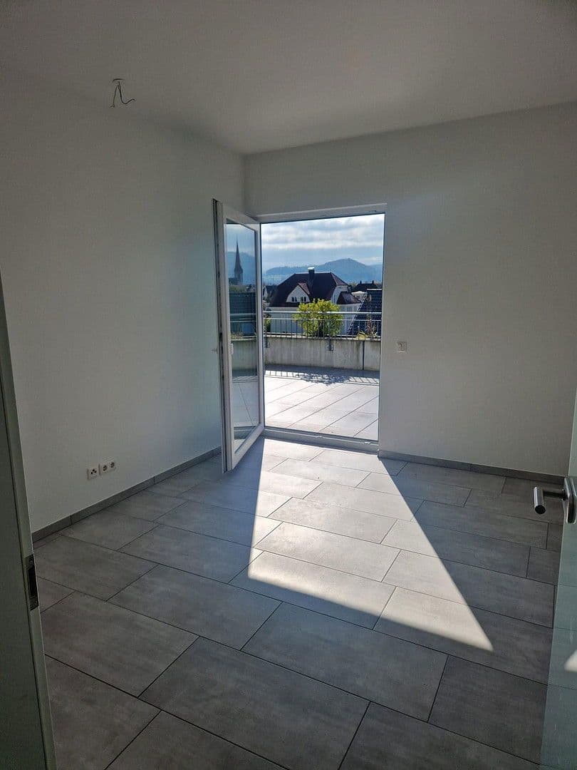 Prenájom bytu 4-izbový 155 m², Grenzach-Wyhlen, Bádensko-Wurttembersko Prenájom bytu 4-izbový 155 m², Grenzach-Wyhlen, Bádensko-Wurttembersko