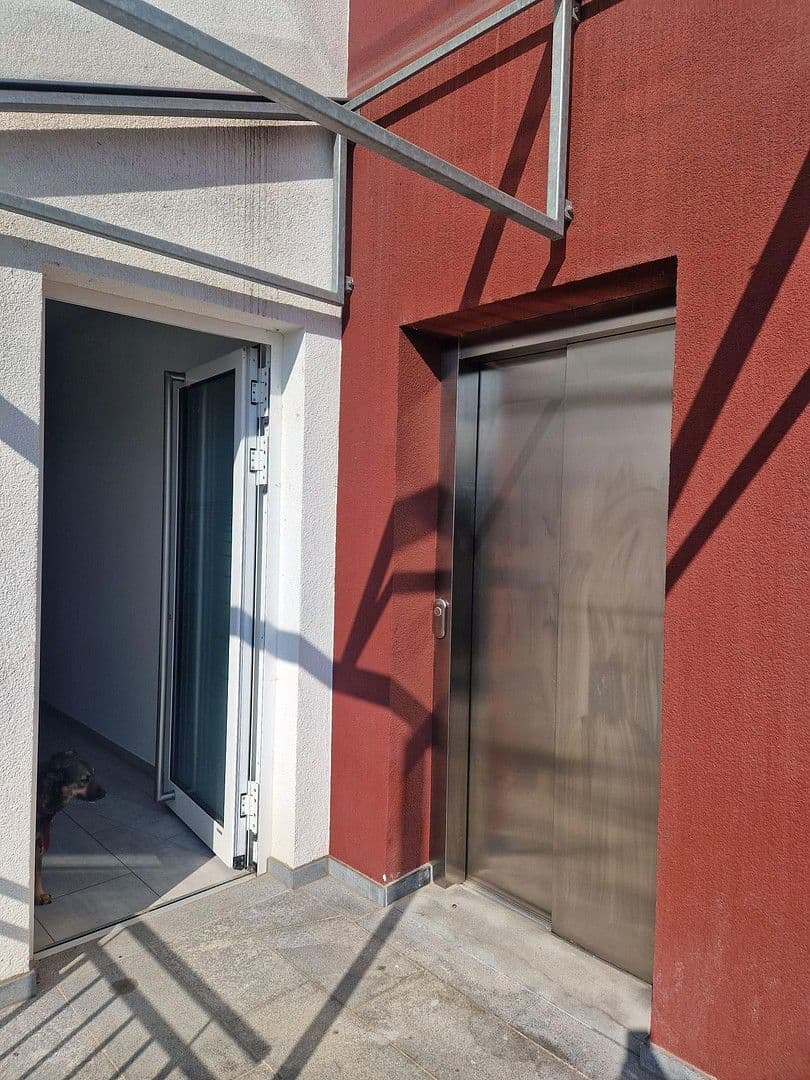 Prenájom bytu 4-izbový 155 m², Grenzach-Wyhlen, Bádensko-Wurttembersko Prenájom bytu 4-izbový 155 m², Grenzach-Wyhlen, Bádensko-Wurttembersko