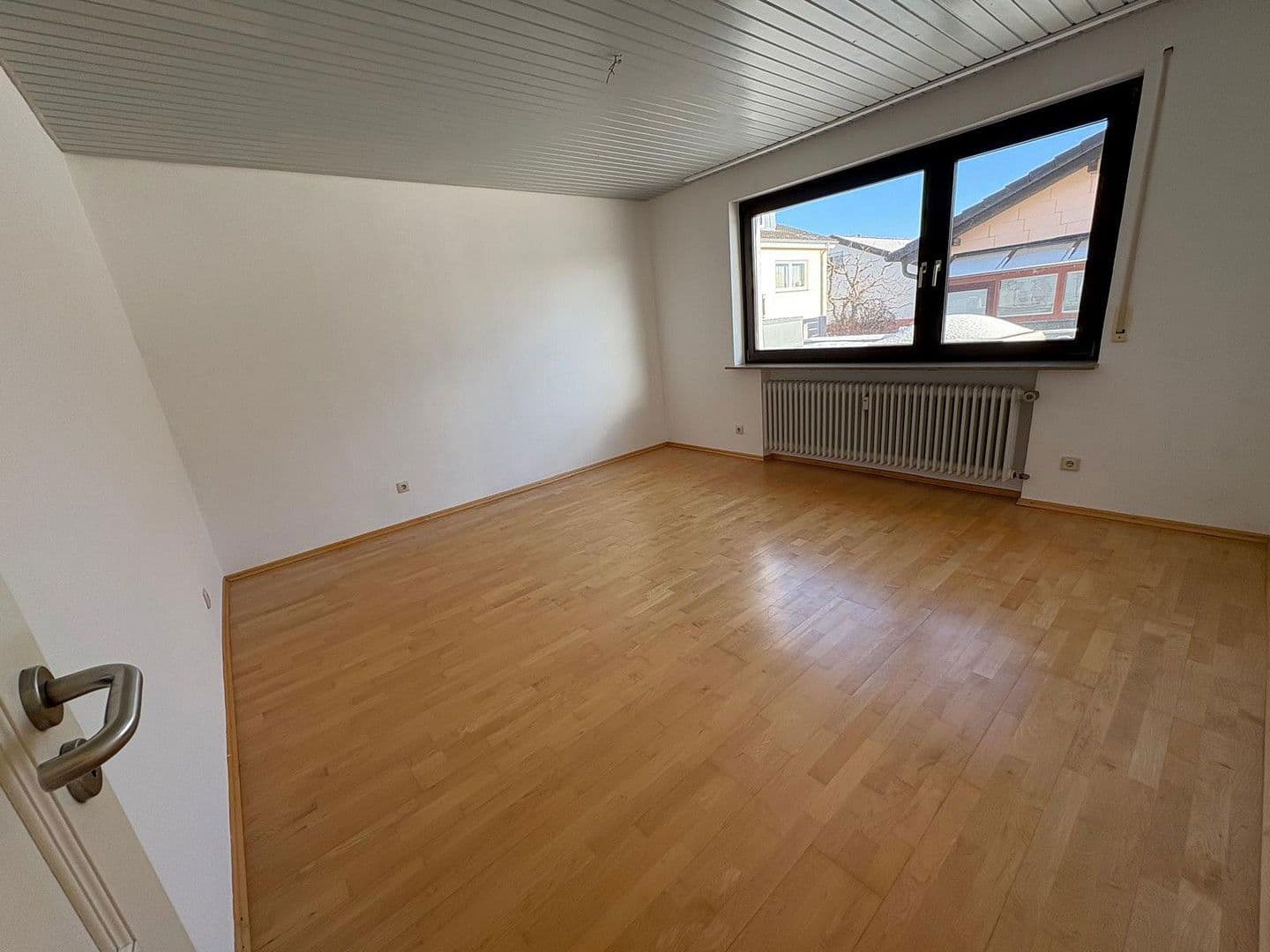Prenájom bytu 4-izbový 130 m², Gärtringen, Bádensko-Wurttembersko Prenájom bytu 4-izbový 130 m², Gärtringen, Bádensko-Wurttembersko
